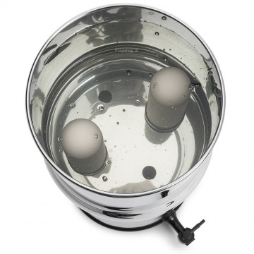 British berkefeld rvs  maxi 12 liter waterfilter binnenkant met water en filterelementen