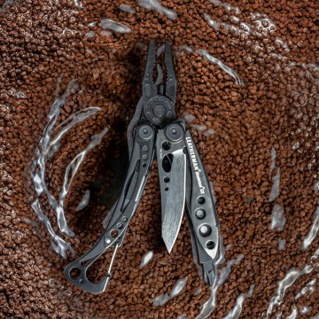 Leatherman skeletool cx multitool lifestyle 2