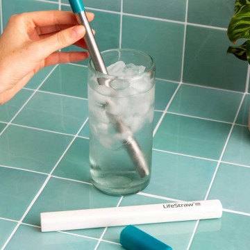 Lifestraw sip herbruikbaar waterfilter rietje rvs met opberghoes lifestyle 2