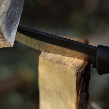 Peltonen m95 ranger puukko ptfe black lifestyle 2