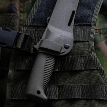 Peltonen m95 ranger puukko ptfe black lifestyle 3