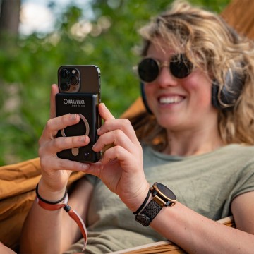 Wakawaka power pro wireless magsafe powerbank 10000 mah 11