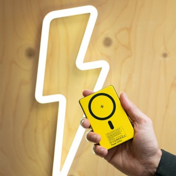 Wakawaka power pro wireless magsafe powerbank 10000 mah 7