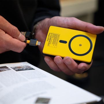 Wakawaka power pro wireless magsafe powerbank 10000 mah 9