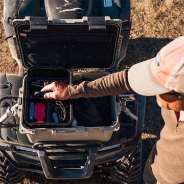Yeti loadout gobox 30 opbergbox tan beige lifestyle 2