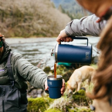 Yeti rambler french press cafetiere lifestyle 4