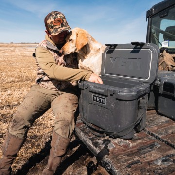 Yeti roadie 15 koelbox charcoal grijs lifestyle