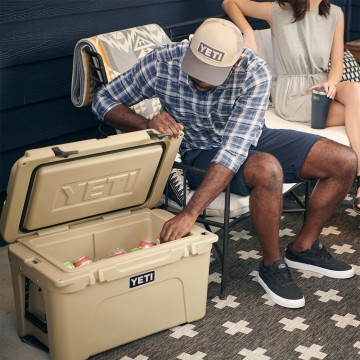 Yeti tundra 45 koelbox tan beige lifestyle